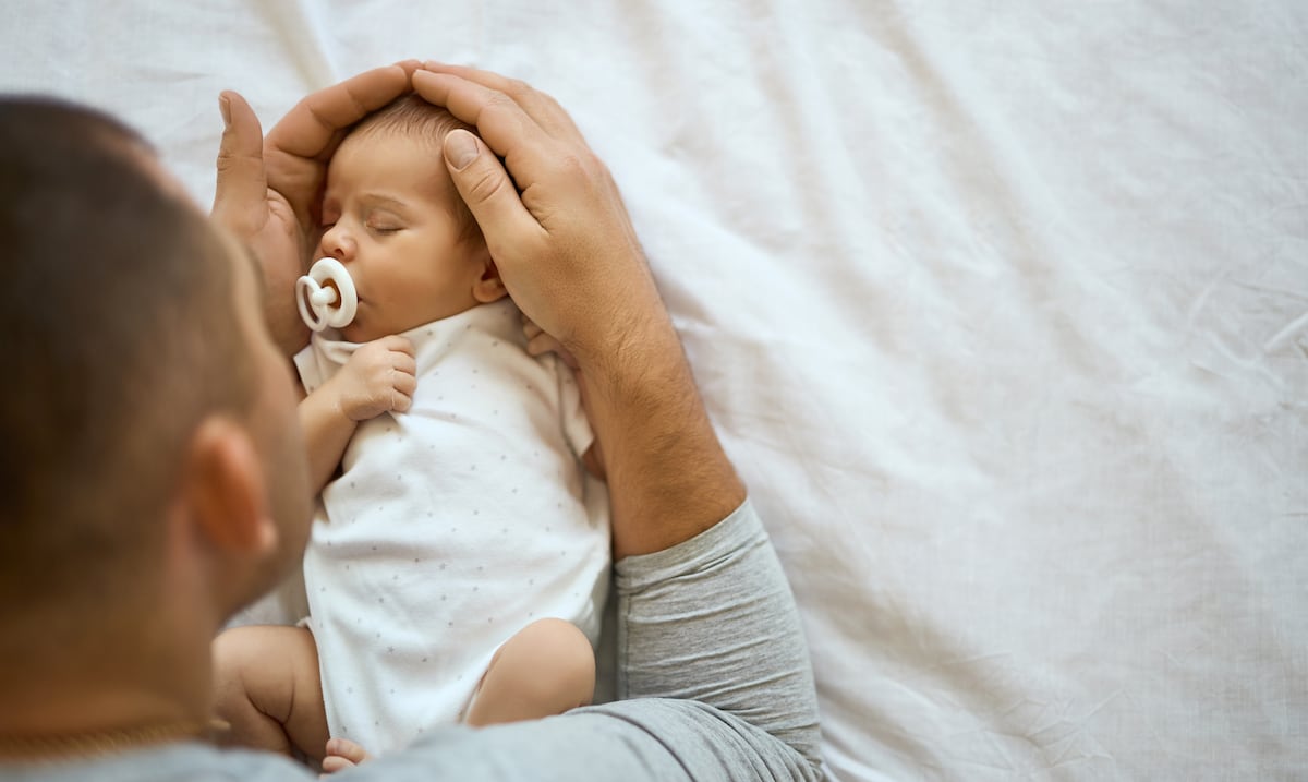Estudio revela cómo estigmas sociales afectan la salud mental de padres primerizos en Puerto Rico