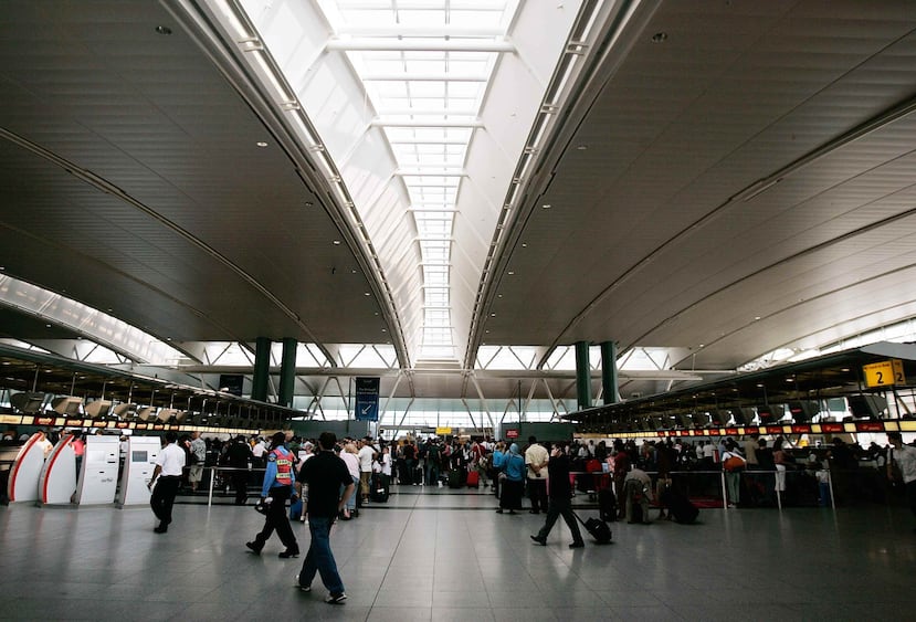 La empresa de seguimiento de vuelos FlightAware informó que todos los trayectos que tienen como destino el aeropuerto JFK están demorados en su origen hasta las 11:30 p.m. por motivos de seguridad. (Archivo / GFR Media)