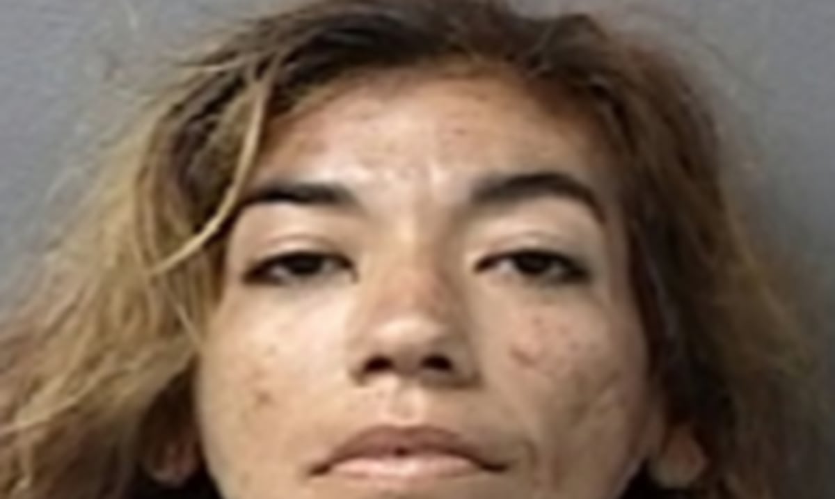 Arrestan mujer en Carolina acusada de herir con cuchillo a su pareja