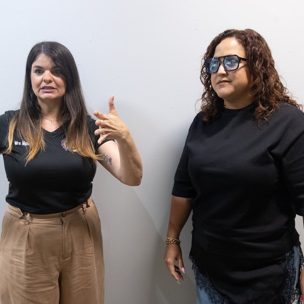 Maricarmen "Mary" Meléndez es educadora de Inglés y conocida en las redes como "Maestra Boricua"; y Maria de Lourdes "Lulú" Miranda Irizarry, maestra de Historia y cantante. Ambas comparten cómo las redes sociales les han ayudado a mejorar las condiciones de sus salones de clase en Ponce.