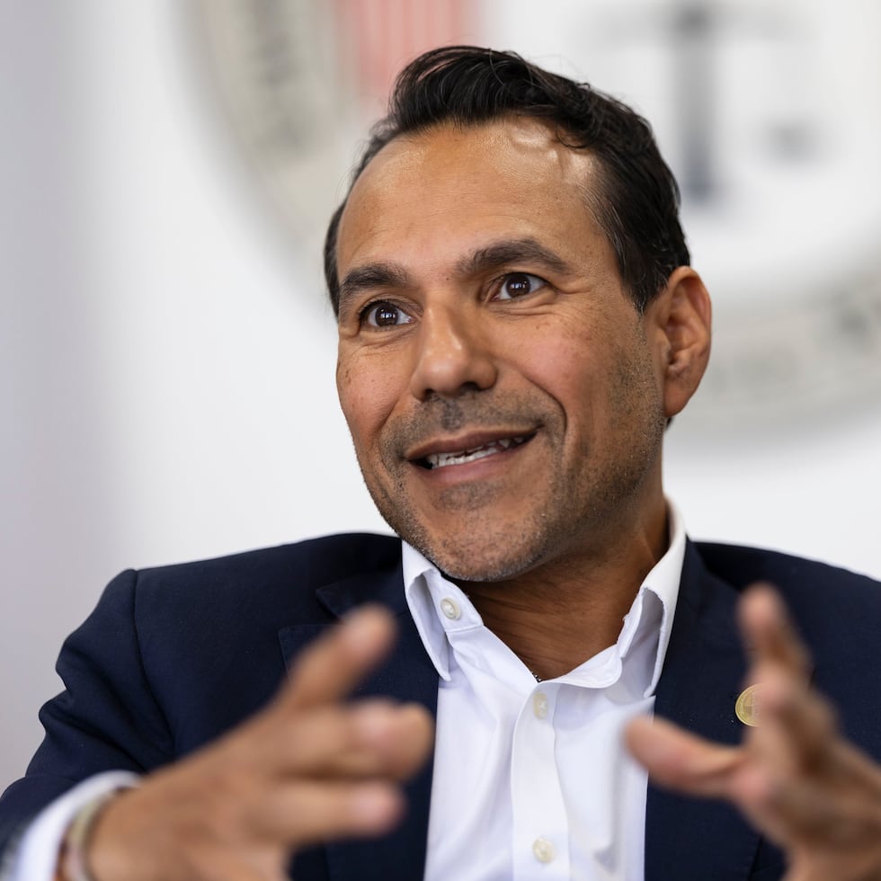 A few months ago, the FOMB asked the Office of Management and Budget for a report on the federal cuts ordered by President Donald Trump. In the photo, the Board's executive director, Robert F. Mujica, Jr.