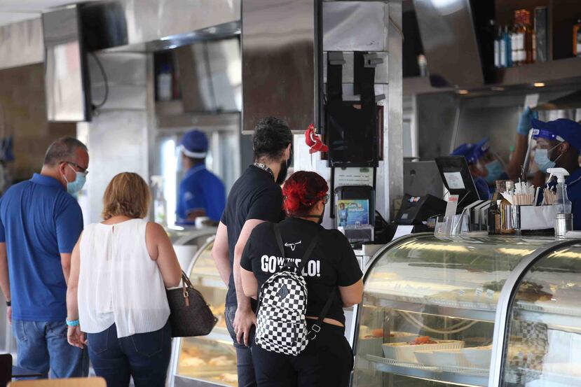 La Asociación de Restaurantes (Asore) también se mostró satisfecha con el cambio a 75% de aforo en la nueva orden ejecutiva, aunque insistió en que hay que enmedar el horario del toque de queda.