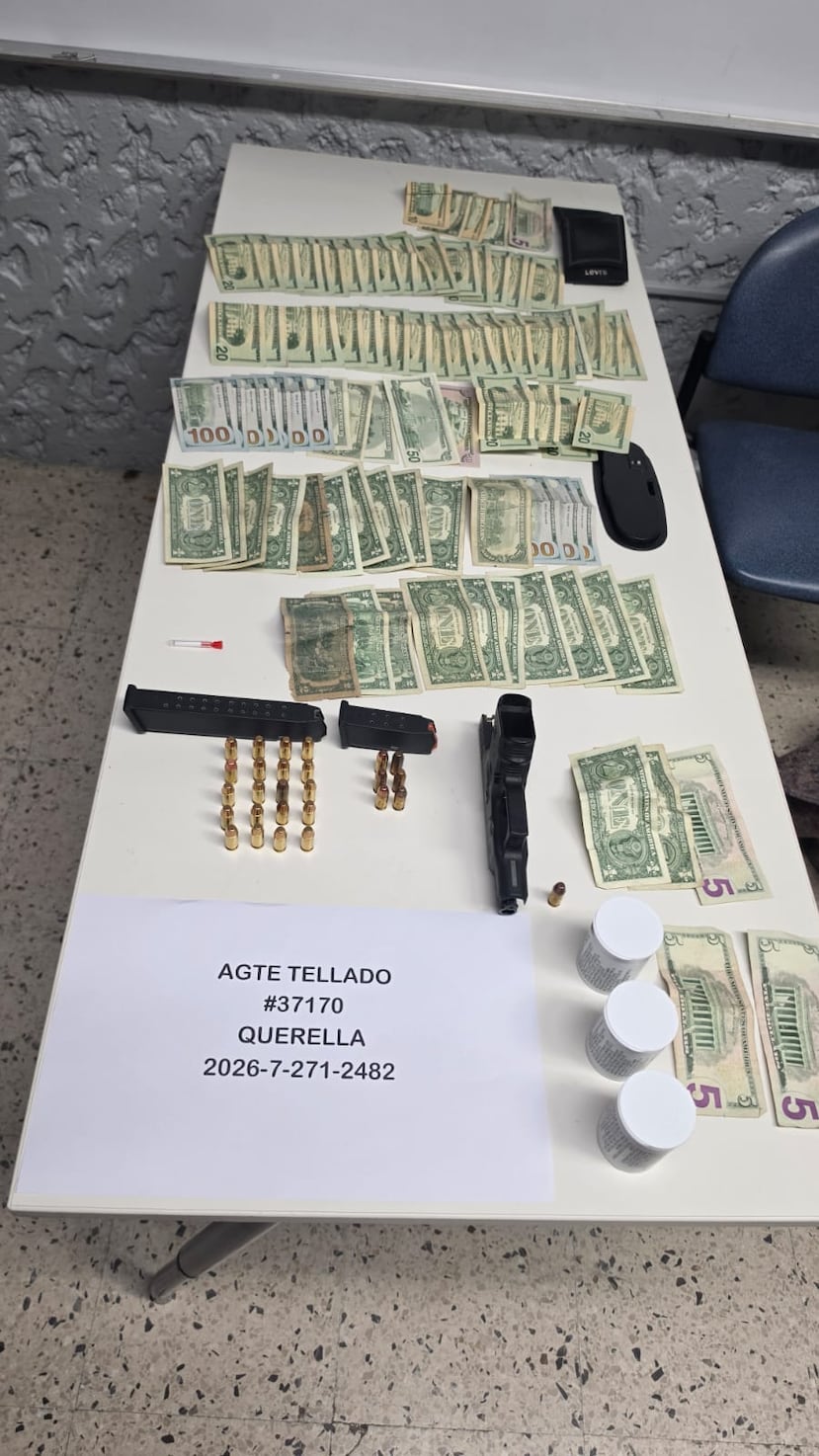 Los agentes intervinieron con el conductor de un vehículo marca Jeep, modelo Compass, color gris, mientras transitaba por la avenida Boulevard, en Levittown.