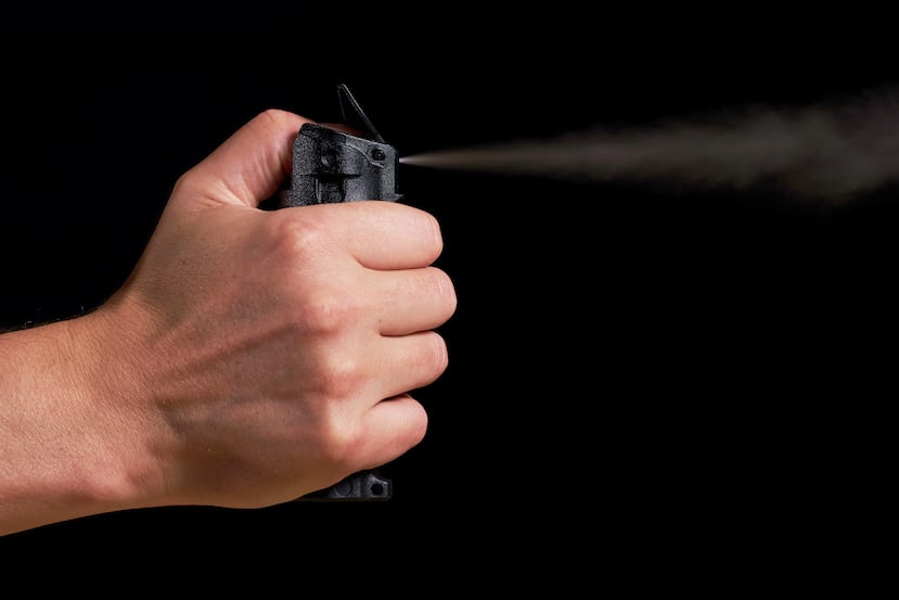 La menor fue rociada por la Policía con un irritante químico.