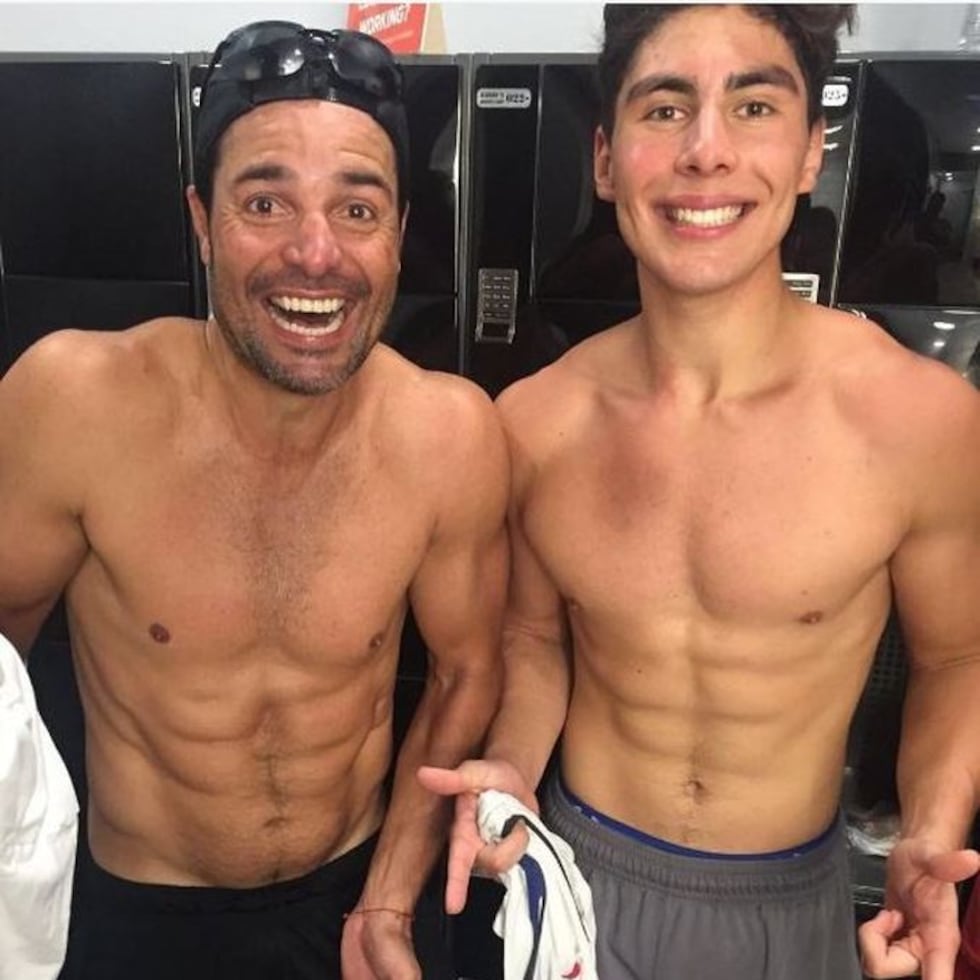 En julio de 2016 Chayanne revolucionó las redes sociales cuando posteó una foto mostrando sus abdominales junto a su hijo mayor Lorenzo.