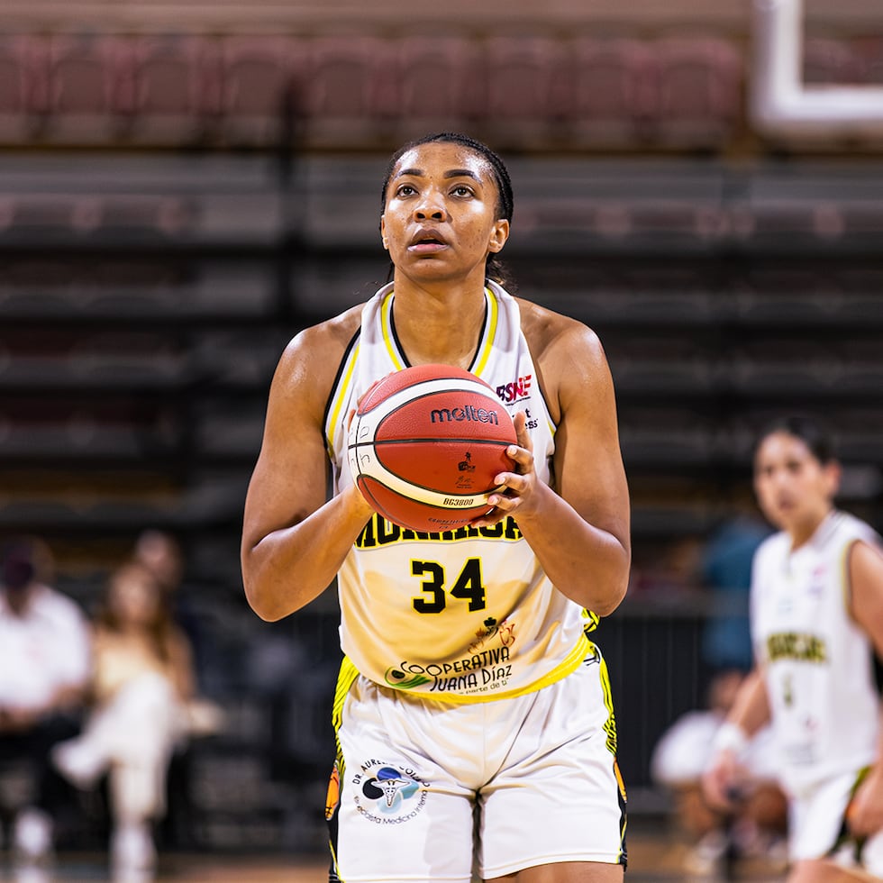 Imani McGee, centro de las Monarcas de Juana Díaz.