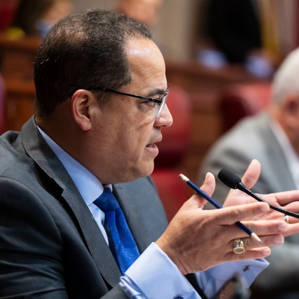 Según el senador Carmelo Ríos, algunos de estos medicamentos son preparados “ilegalmente” y administrados en entornos locales no regulados y sin la supervisión de un profesional de la salud.