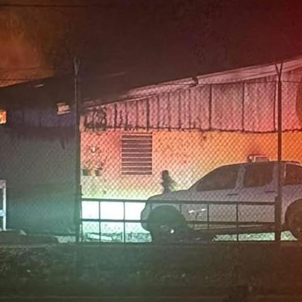 El incendio ocurrió en la cuadra 32 del Hipódromo Camarero en Canóvanas.
