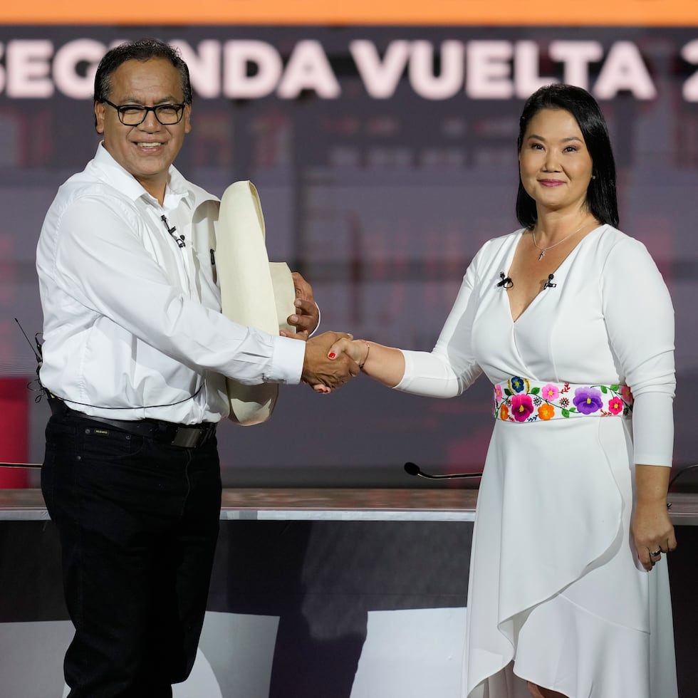 Los peruanos escogen entre Keiko Fujimori, de Fuerza Popular, y Roberto Sánchez, de Juntos por Perú, para presidir el país.