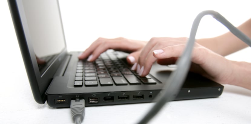 La adicción a la internet por la cual los padres de la adolescente la enviaron a un centro de tratamiento en contra de su voluntad, habría sido el detonante del horrendo crimen. (Archivo)