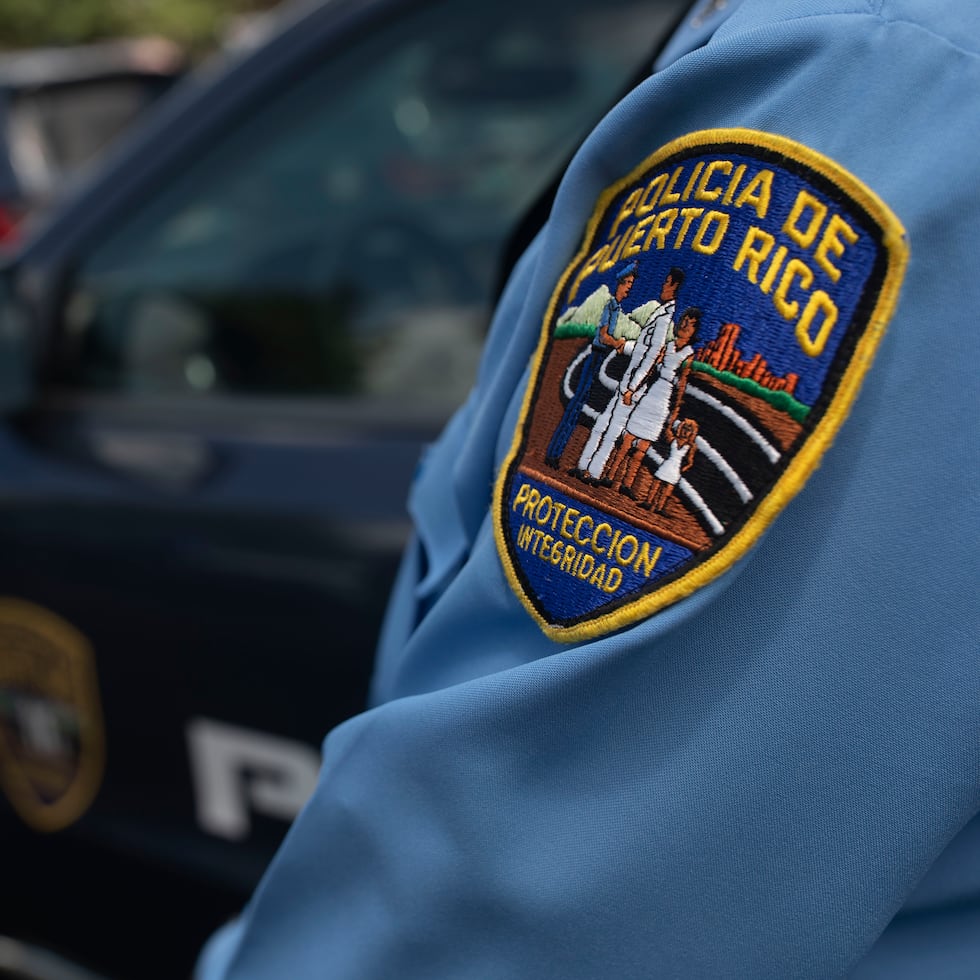 El hombre murió en la escena a causa de sus heridas y no ha sido identificado aún.