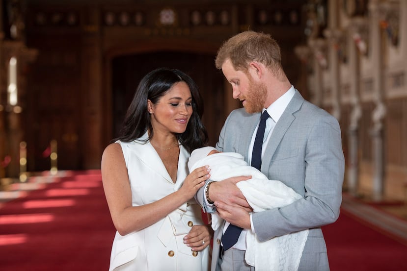 Archie el hijo de Meghan y Harry era elegible para un "título de cortesía" al nacer, como Lord Archie Mountbatten-Windsor. (AP)