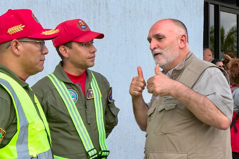 VALENCIA (VENEZUELA), 01/07/2026.- El chef español José Andrés a su llegada este miércoles al aeropuerto de Valencia, en la Región Central de Venezuela, para liderar sobre el terreno las labores de emergencia de su ONG World Central Kitchen tras los devastadores terremotos ocurridos en el país venezolano. EFE / Xaume Olleros.