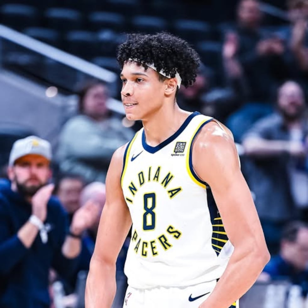Enrique Freeman, aquí en uniforme de los Pacers de Indiana, fue anunciado por la Federación de Baloncesto de Puerto Rico.