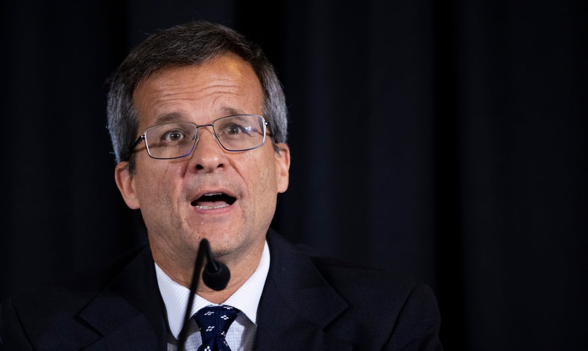 Skeel califica de "terrible" el despido de miembros de la Junta Fiscal y predice victoria en tribunales