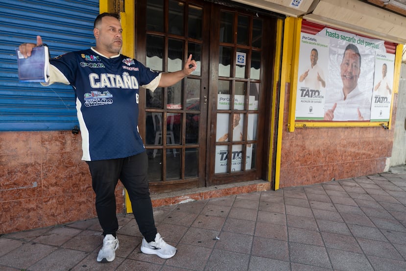 Francisco Báez abrió temprano el comité de Fernando “Tato” Cintrón Mercado, su amigo.