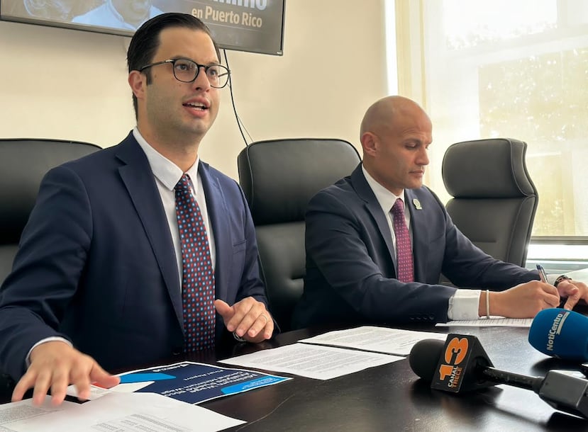 Héctor Ferrer Santiago y Domingo Torres, portavoces del PPD en la Cámara de Representantes.