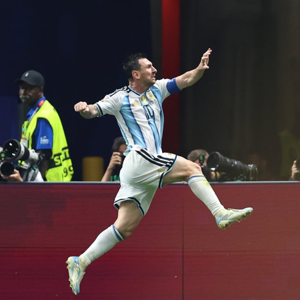 Lionel Messi celebrando el gol que marcó en el juego ante Egipto.