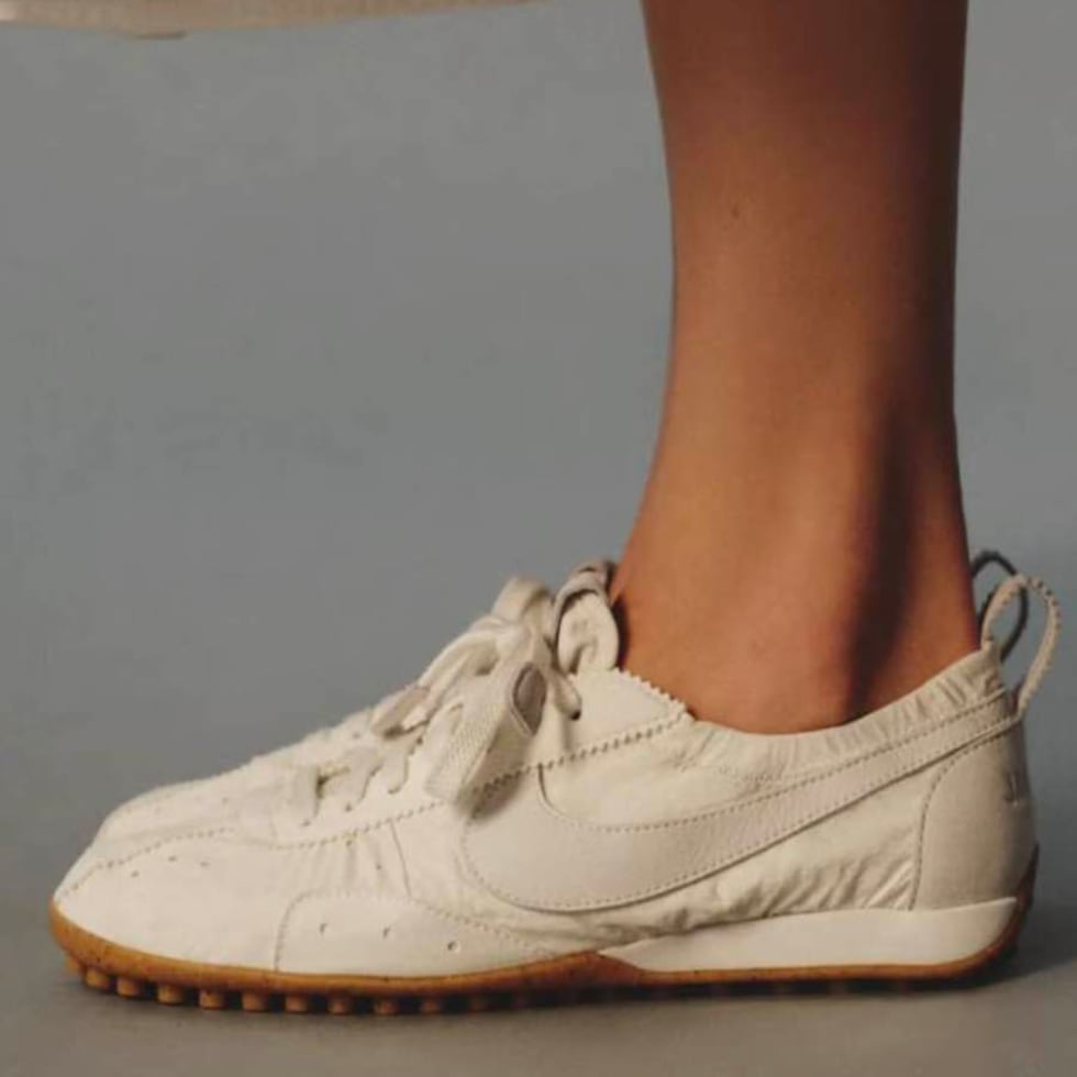 Los "court lifestyle sneakers" se inspiran en el calzado clásico de tenis, reinterpretado para la vida urbana con esencia vintage
