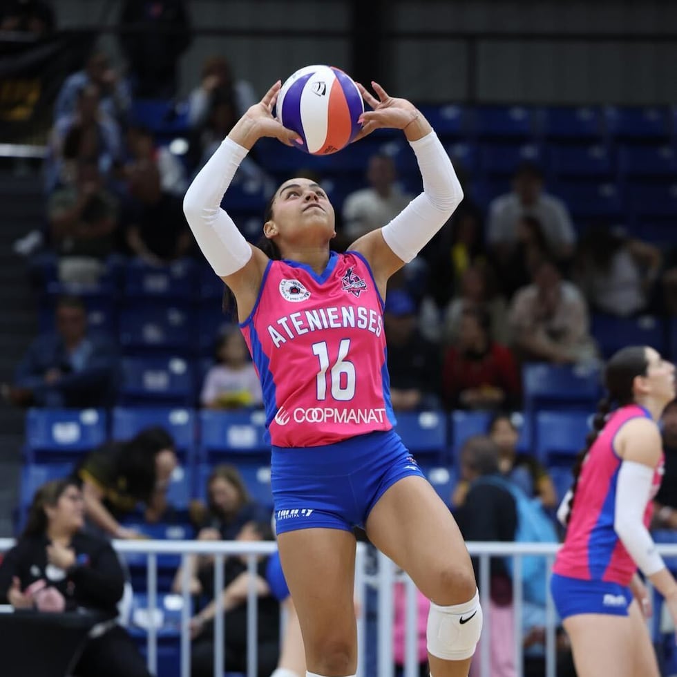 Soreily Ortiz es una de las acomodadoras de las Atenienses de Manatí.