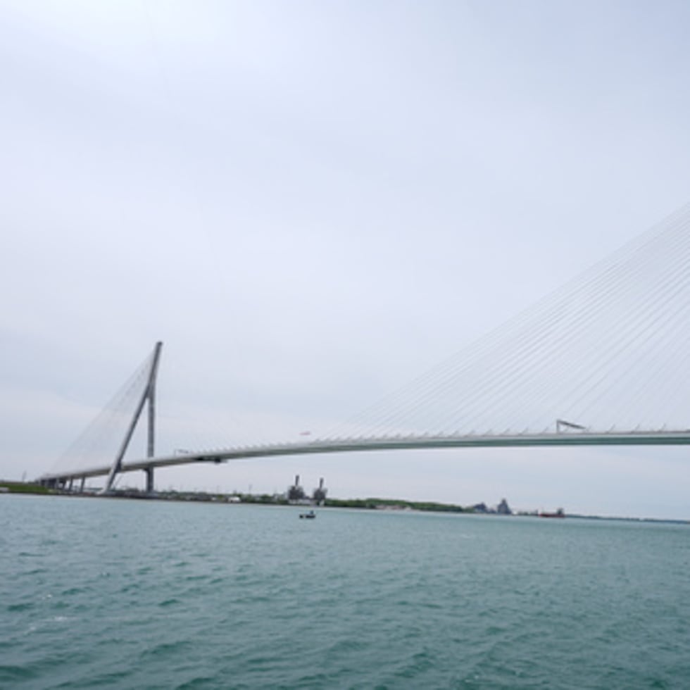 Está previsto que un puente que conecta Detroit con Canadá se inaugure antes de que termine el mes.