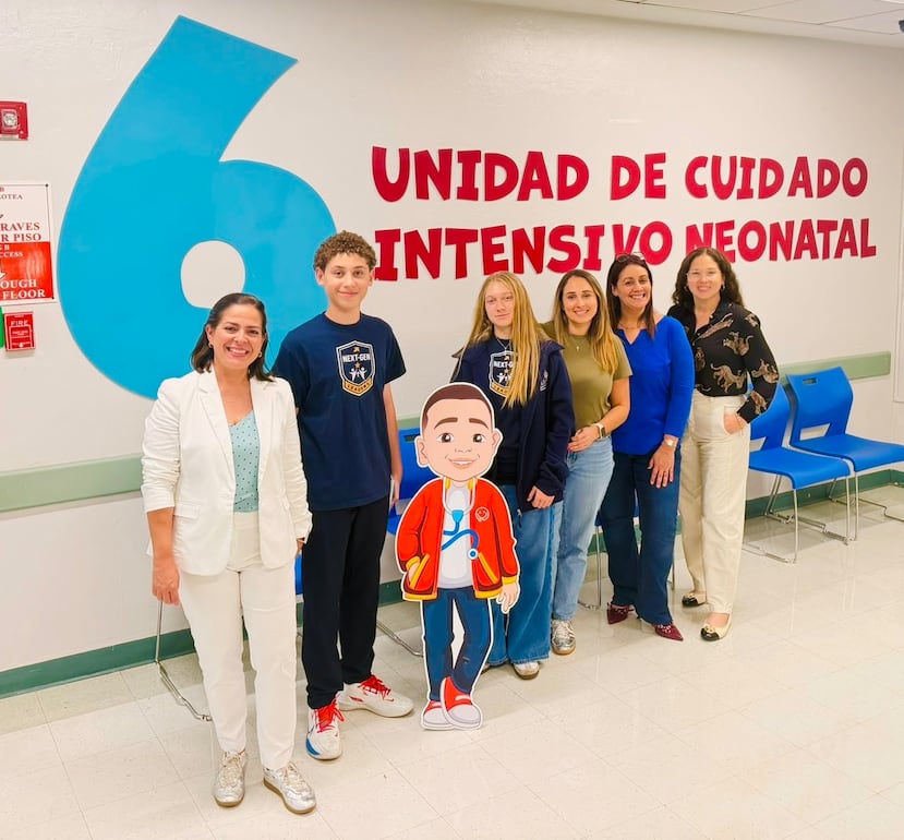Un grupo de estudiantes y personal de Wesleyan Academy, en Guaynabo, entregó kits de apoyo a la Fundación Hospital Pediátrico, que los distribuirá a famililas con bebés hospitalizados.