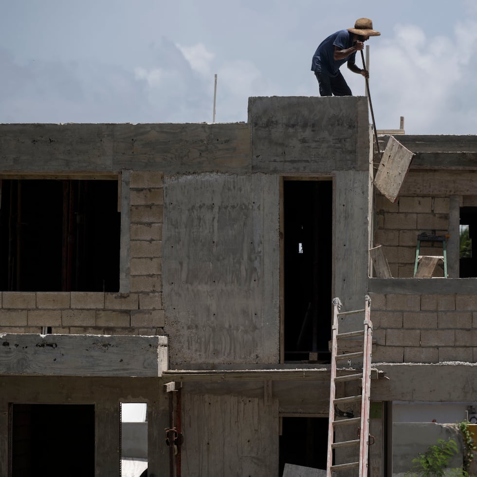 En febrero pasado, se vendieron unos 1.1 millones de sacos de cemento de 94 libras, lo que representó una disminución de 10.9% al compararse con el mismo mes en 2025.