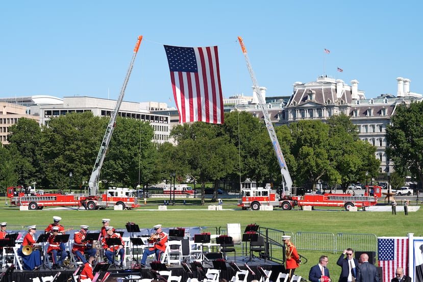 La bandera estadounidense se exhibe durante el evento de la Fundación Tunnel to Towers con motivo del 25.º aniversario del 11-S, en la Elipse, cerca de la Casa Blanca en Washington, el martes 8 de septiembre de 2026.