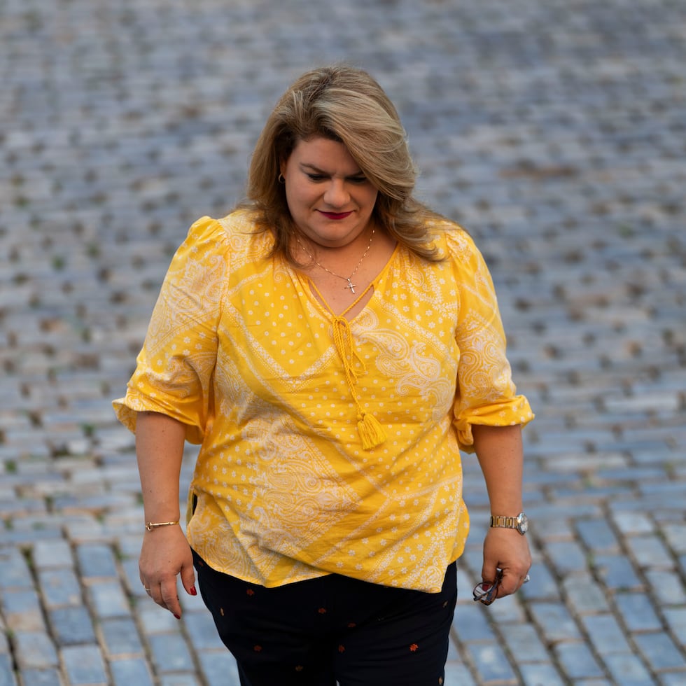 La gobernadora fue prácticamente forzada a prometer la salida de LUMA cuando, en plena campaña de 2024, se multiplicaban los apagones y toda la oposición, que no tenía el trasfondo con LUMA que tiene el PNP, prometía sin ambigüedad sacar a la empresa.