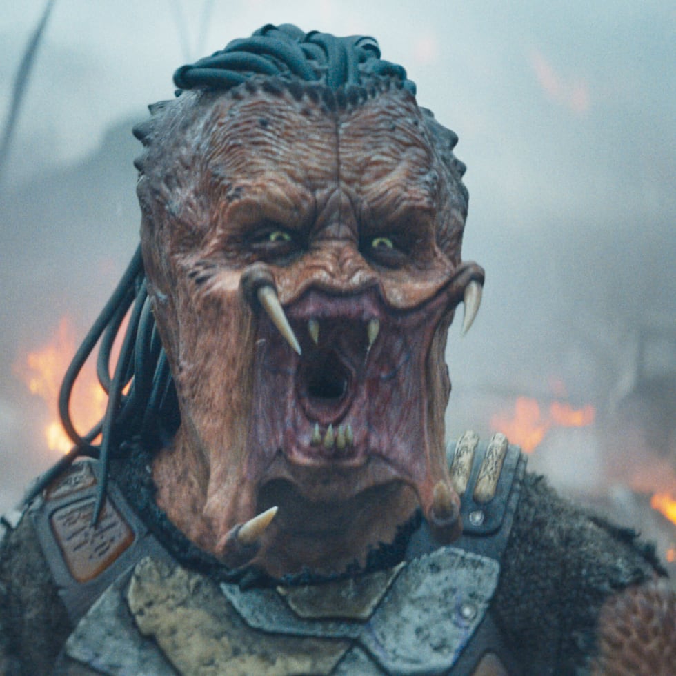 Dimitrius Schuster-Koloamatangi en una escena de "Predator: Badlands." (20th Century Studios via AP)