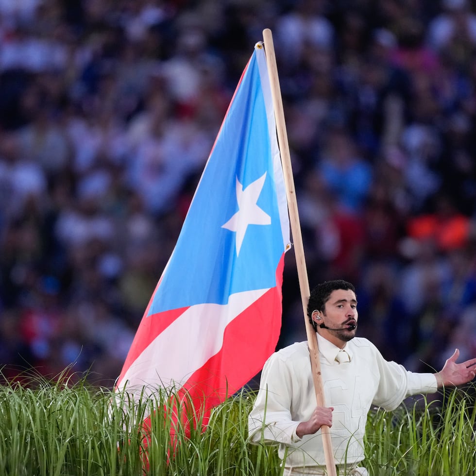 Bad Bunny cargó con la monoestrellada durante su presentación en el Super Bowl LX.