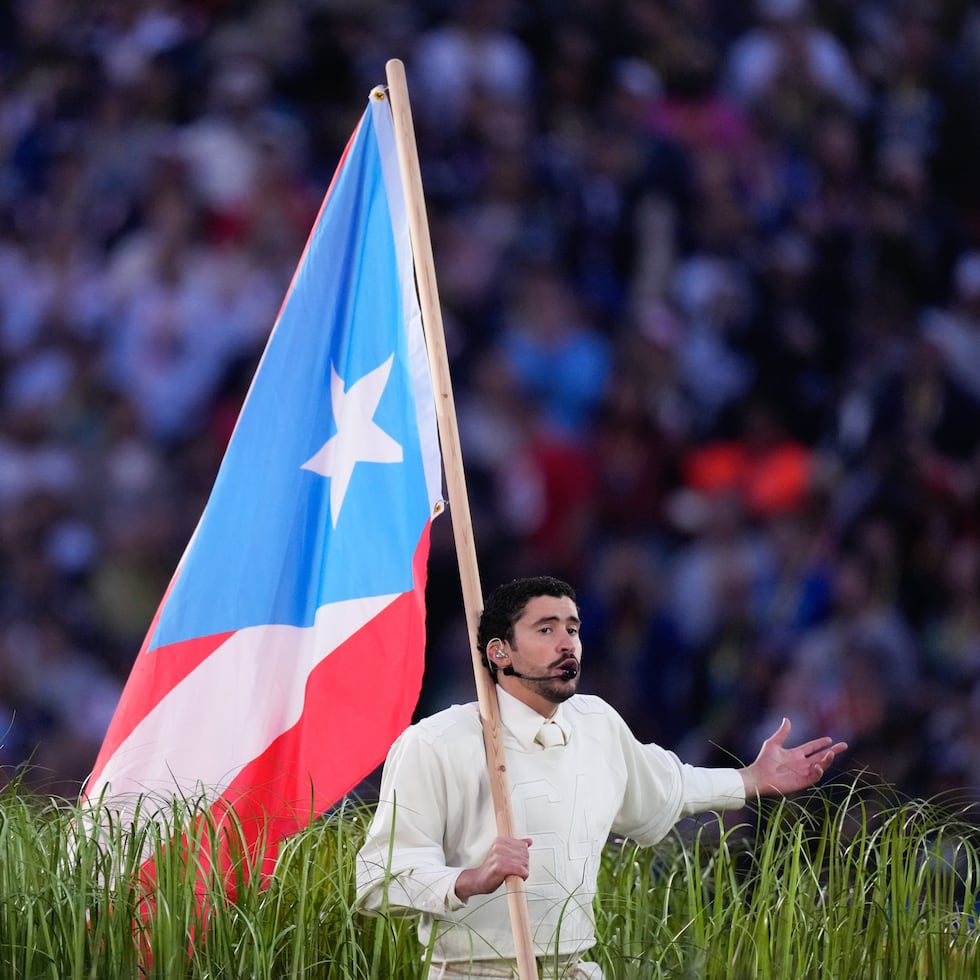 Bad Bunny durante su espectáculo de medio término en el Super Bowl.