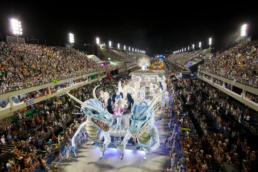 Desfile de carrozas durante el Carnaval de Río de Janeiro en febrero de 2013.