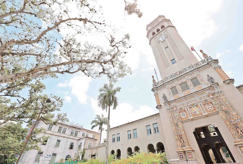 El informe de la Comisión dio paso a la salida de Uroyoán Walker de la presidencia de la UPR. (Archivo)