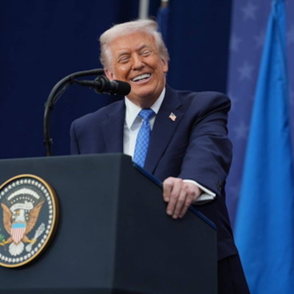 El presidente Donald Trump habla durante una ceremonia de firma con el presidente de Ruanda, Paul Kagame, y el presidente de la República Democrática del Congo, Felix-Antoine Tshisekedi, en el Instituto de la Paz Donald J. Trump, el jueves 4 de diciembre de 2025, en Washington. (AP Photo/Evan Vucci)