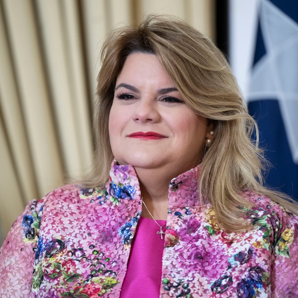 La gobernadora Jenniffer González anunció jubilosa la aprobación del reembolso contributivo.