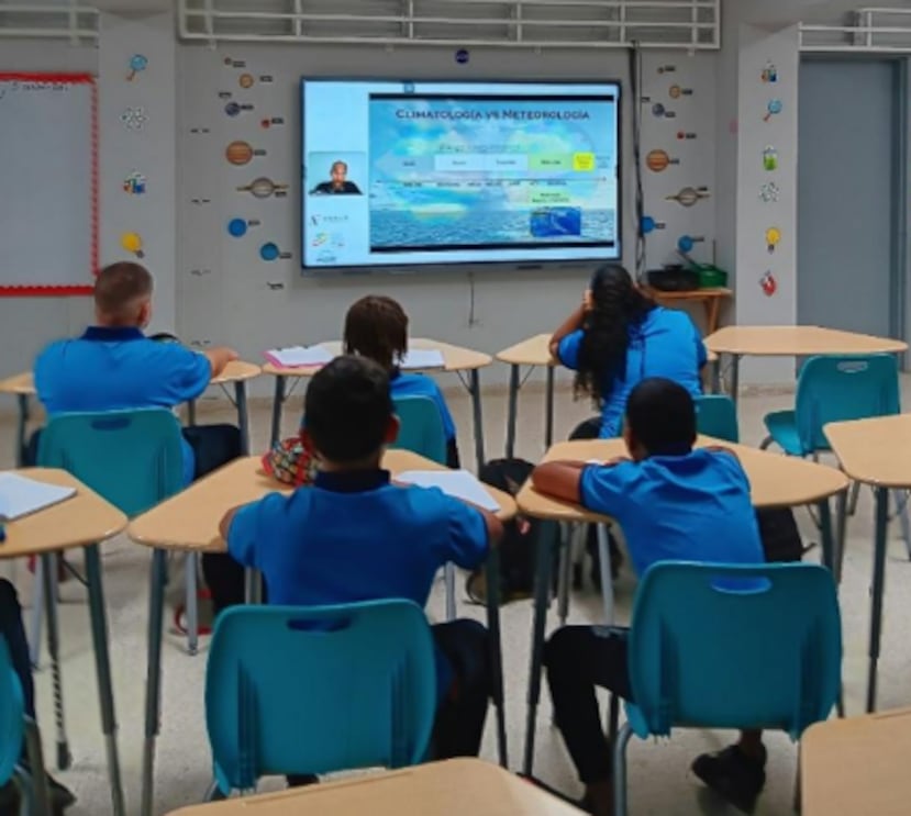 Los estudiantes de la corriente regular de la Escuela Intermedia Carmen Feliciano Carreras, en Río Grande, participaron de la presentación del video titulado “Entendiendo el Fenómeno de El Niño y sus efectos en Puerto Rico”, mientras que los de Educación Especial observaron un video modificado y adaptado a sus destrezas.