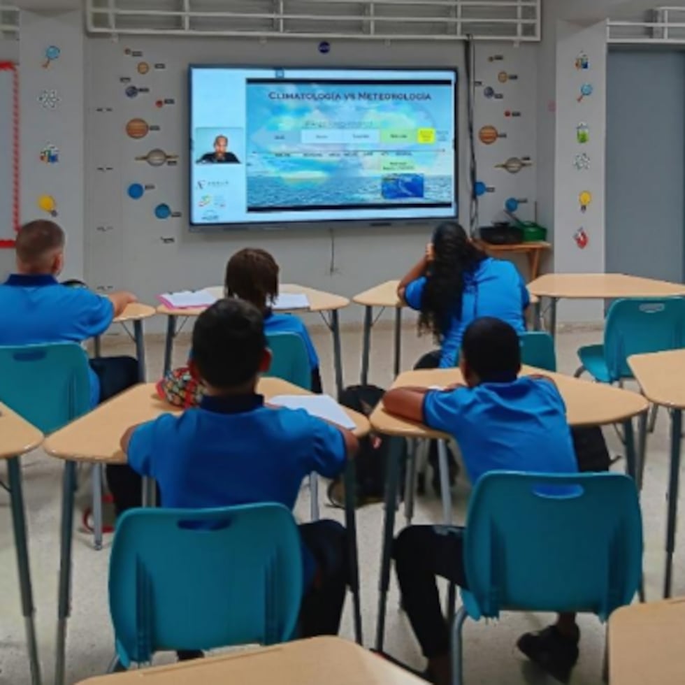 Los estudiantes de la corriente regular de la Escuela Intermedia Carmen Feliciano Carreras, en Río Grande, participaron de la presentación del video titulado “Entendiendo el Fenómeno de El Niño y sus efectos en Puerto Rico”, mientras que los de Educación Especial observaron un video modificado y adaptado a sus destrezas.