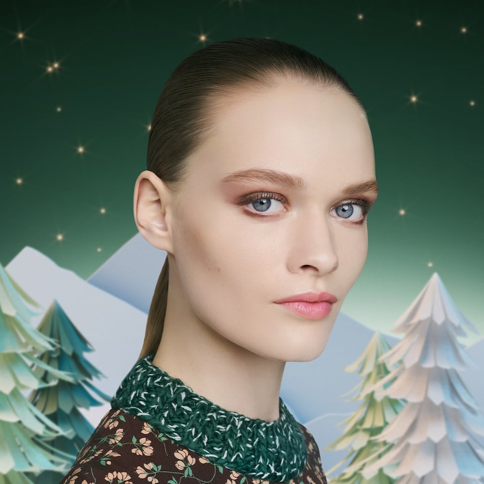 El llamado 'Glacial look' se inspira en tonalidades frías y brillantes para adaptarlas al maquillaje. Foto cedida por Prada Beauty