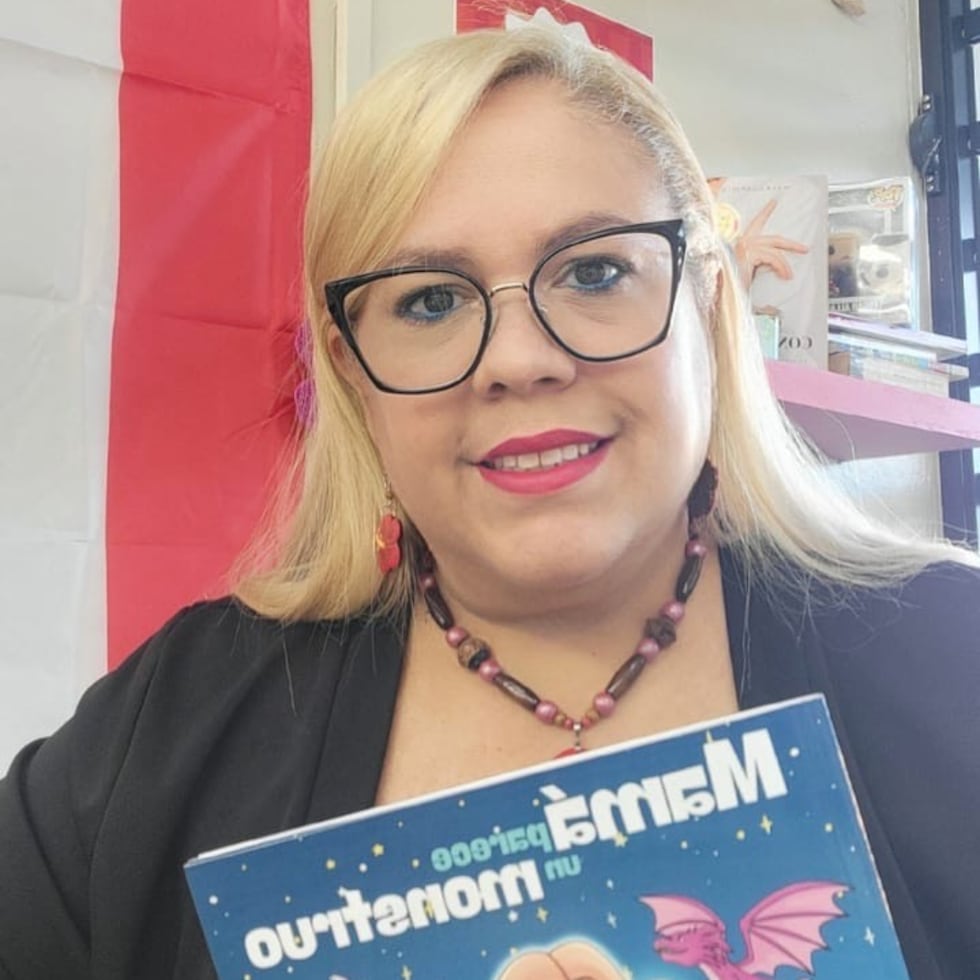 Mayra Leticia Ortiz Padua, quien es paciente de psoriasis, escribió una historia que le dio vida al libro ilustrado “Mamá parece un monstruo”, cuyo mensaje radica en que la verdadera belleza no está en tener una piel perfecta, sino en el amor, la fortaleza y la ternura que habitan en ella.