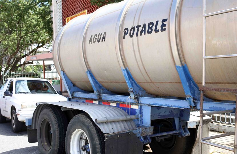 La AAA tiene 24 oasis para los abonados a los que ayer se les suspendió el servicio de agua potable. Para los que hoy entran al plan de racionamiento, la AAA tiene disponible 30. (GFR MEDIA)