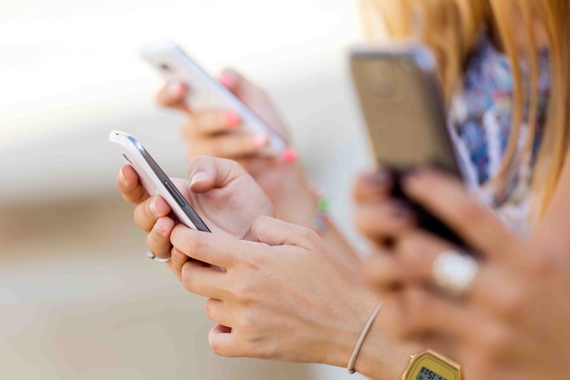 El 22 % de bacterias que hay en el dedo índice y están también en el celular. (Shutterstock.com)
