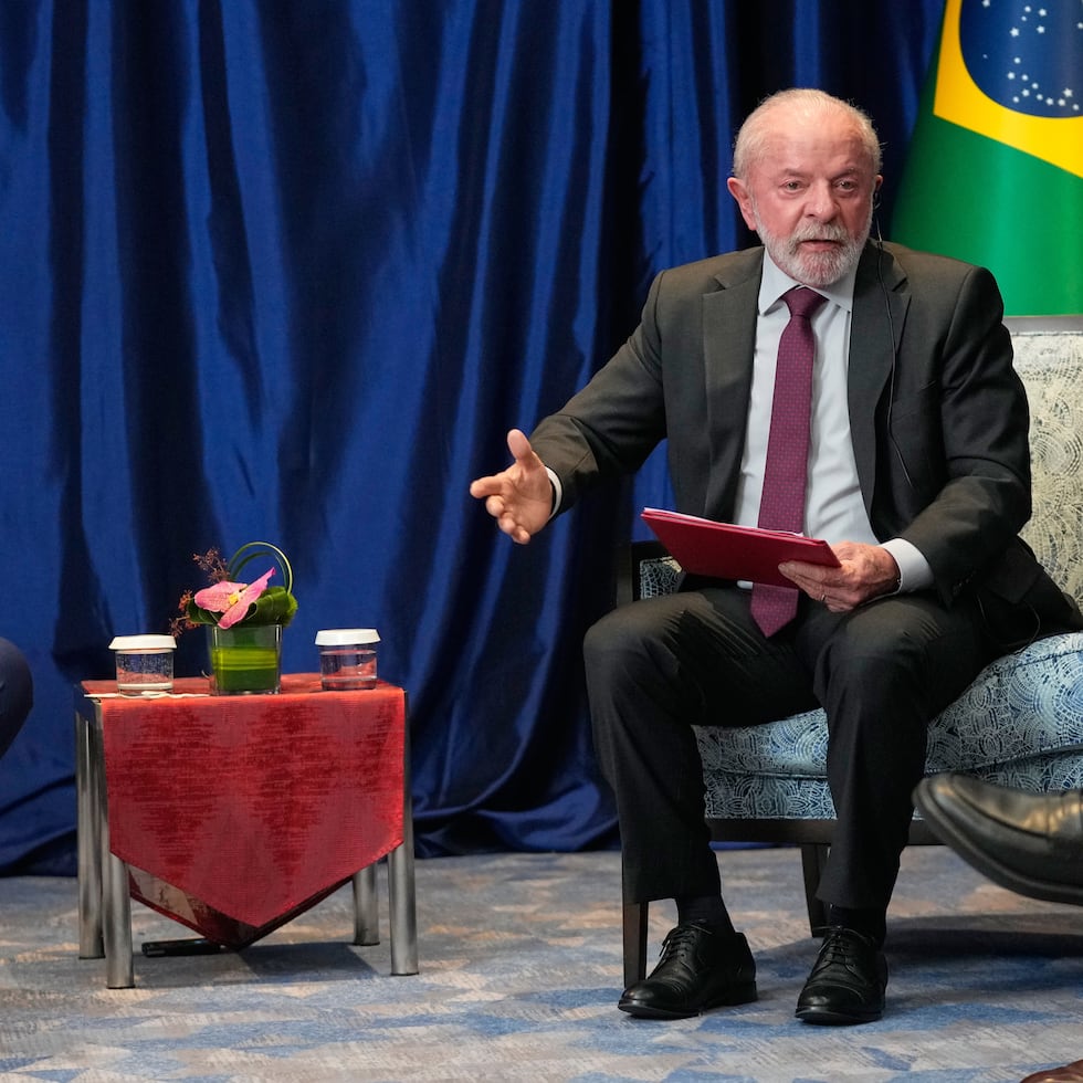 El presidente de Brasil, Luiz Inácio Lula da Silva, se ofreció este domingo para actuar como interlocutor en la crisis entre Estados Unidos y Venezuela, en medio de la escalada de tensiones en la región.