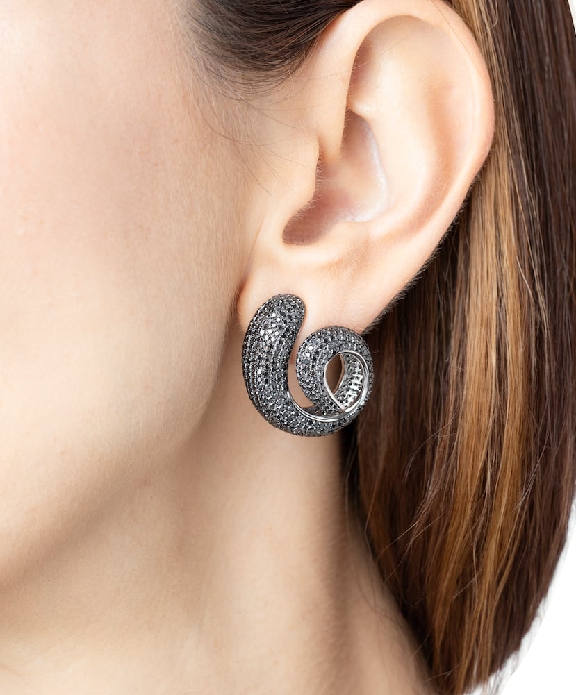 La casa fundada en 2001 trabaja con metales preciosos y diamantes