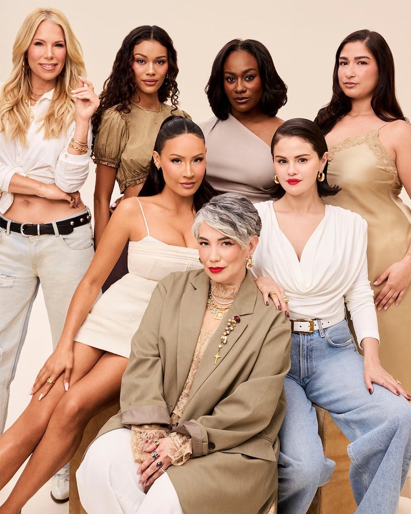 Pili Montilla en la nueva campaña de Rare de Selana Gómez, que busca ampliar la representación de la comunidad latina dentro de la industria de la belleza.