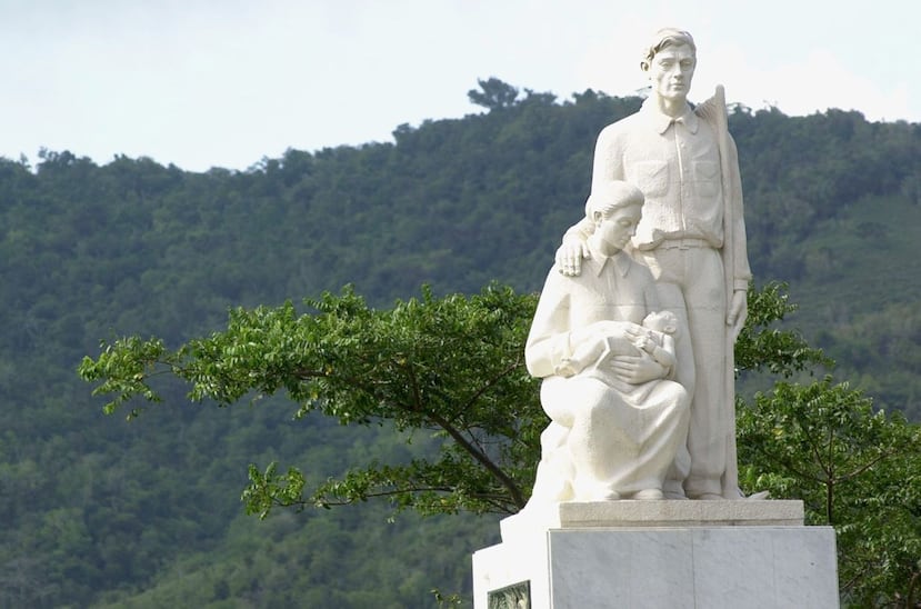 El auto se incendió en el kiómetro 50.2, en dirección hacia Cayey, cerca del Monumento al Jíbaro. (Archivo / GFR Media)
