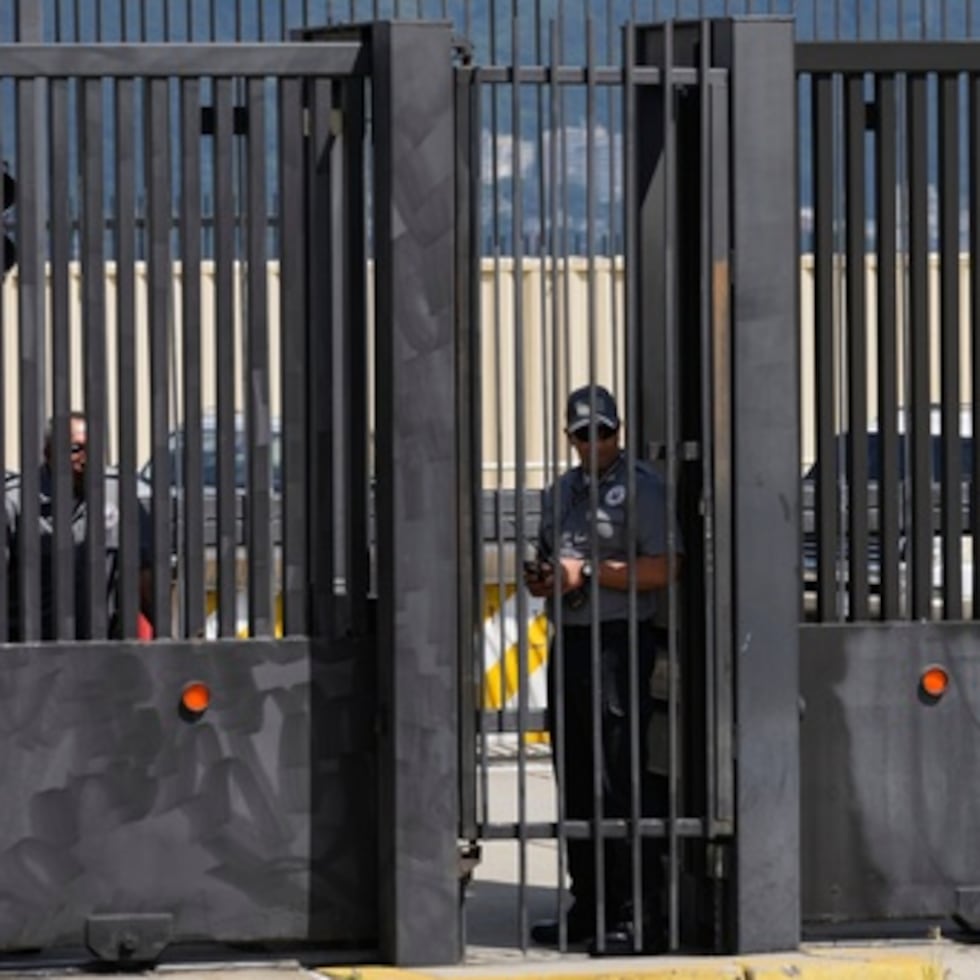 La administración de Trump ha lanzado 10 ataques contra presuntos buques que transportaban drogas desde septiembre, cuando desplegó por primera vez barcos en el sur del Caribe. Al menos 43 personas han muerto en los controvertidos ataques.