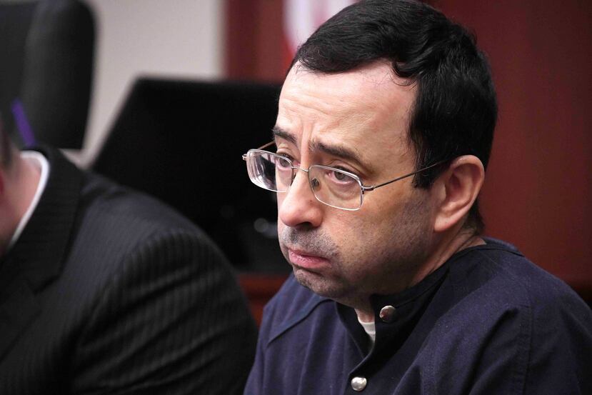 Larry Nassar, el médico del equipo de gimnasia acusado de abuso sexual, en el tribunal de Lansing, Michigan. (AP)