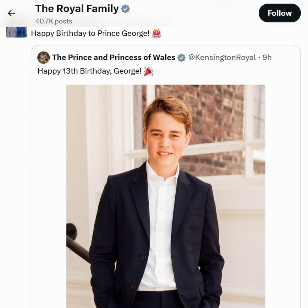 LONDRES, 22/07/2026.- El príncipe Jorge, nieto del rey Carlos III y segundo en la línea de sucesión a la corona británica, cumple este miércoles 13 años de edad, meses antes de iniciar su educación secundaria en el exclusivo colegio de Eton.Con motivo de esta celebración, los príncipes de Gales, Guillermo y Catalina, colgaron en sus redes sociales una instantánea de su hijo mayor tomada por Matt Porteous, el fotógrafo preferido por la familia para festejos especiales.En la foto, el príncipe aparece de pie, con las manos en los bolsillos y vestido con una camisa blanca de cuello abierto y una americana en color oscuro, acompañado por el mensaje: "Feliz cumpleaños, Jorge", junto a un emoji de confeti. EFE/Cuenta de los príncipes de Gales, Guillermo y Catalina, en la red social X -SÓLO USO EDITORIAL/SOLO USO PERMITIDO PARA ILUSTRAR LA NOTICIA QUE APARECE EN EL PIE DE FOTO (CRÉDITO OBLIGATORIO)-