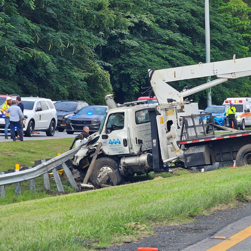 El accidente ocurrió a las 12:33 p.m. en el kilómetro 37.4 de la carretera PR-52, en dirección de Cayey a Caguas.
